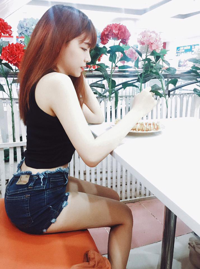 Hai cô chị họ Hồ nóng bỏng chẳng kém cô em út nổi tiếng